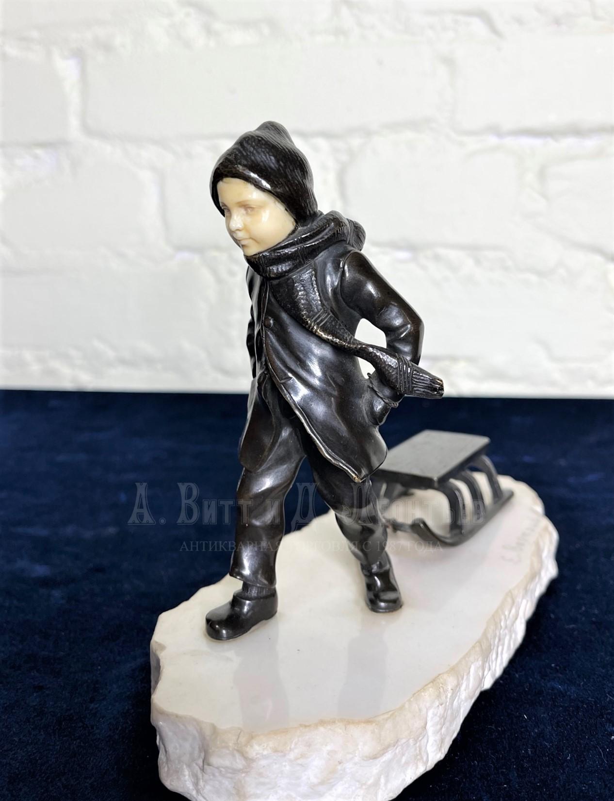 Мальчик с санками скульптор Eugene Bernoud бронза с костью хризоэлефантинная